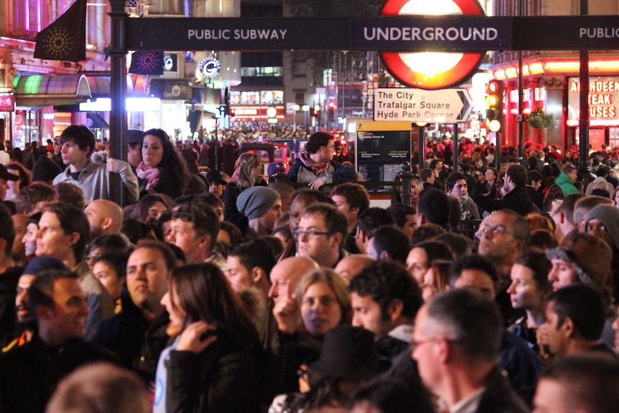 51_Degrees_crowd_scene_at_Piccadilly_Circus_at_Underground_station