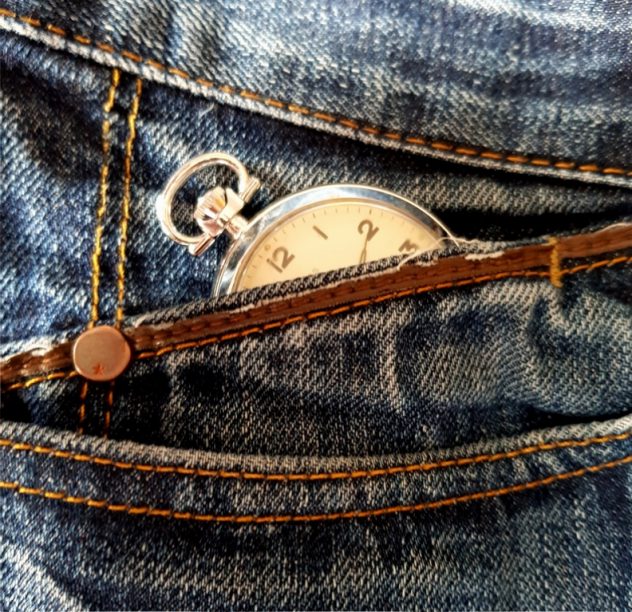 How to use the little pocket of your jeans - Watchisthis