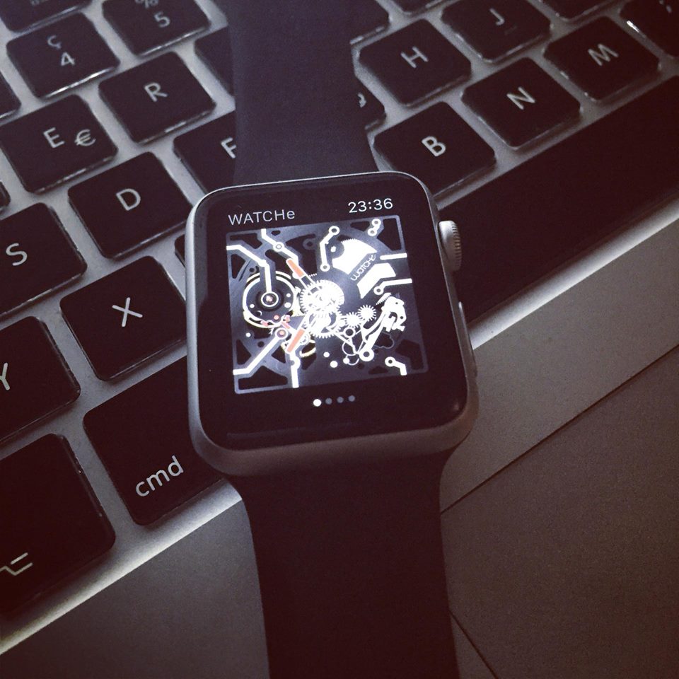 WATCHe turns your Apple Watch in a skeleton mechanical watch